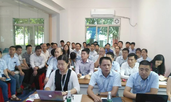 聚焦目的，，，全力以赴——2018年云顶集团年中聚会圆满举行